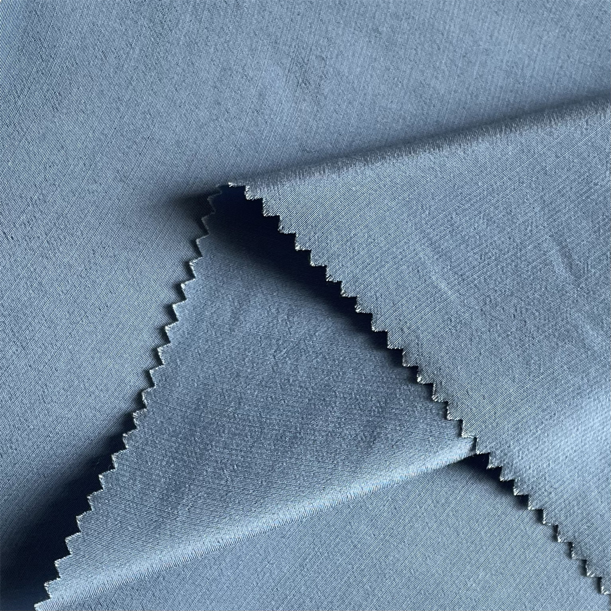 【热销】人丝人棉交织薄富丽绉面料 休闲女装裙裤套装衬衫面料