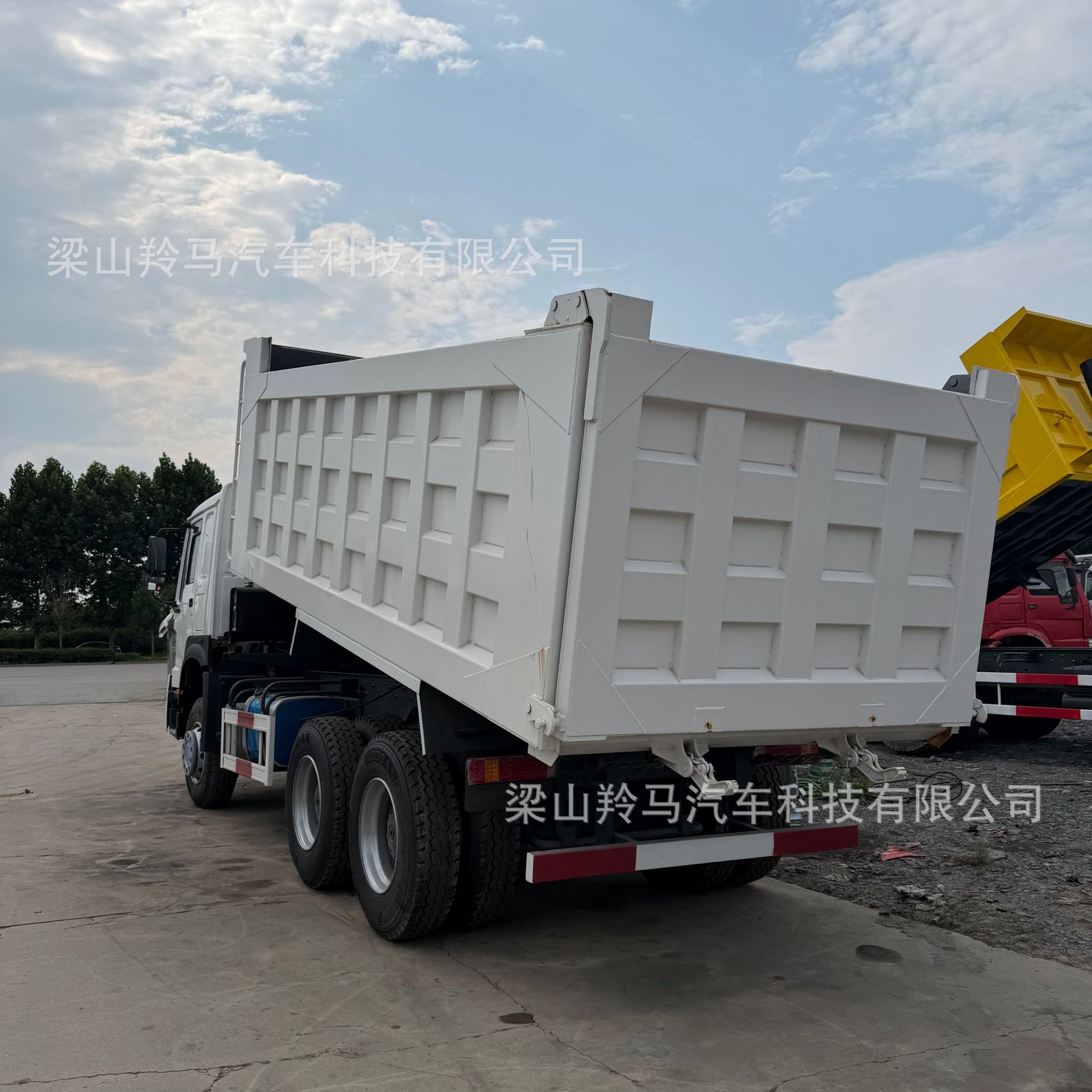SINOTRUK HOWO Dump Truck 4.8m X4 Dump Truck High-Strength Steel Lightweight Engineering Transport Rear-Flip Dump Truck