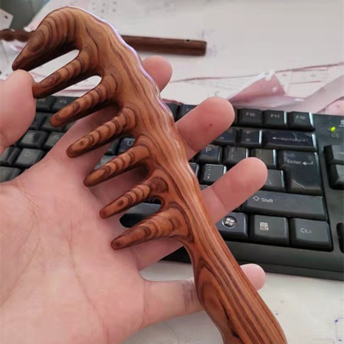 紫檀木櫛は頭皮の緑檀木のマッサージをして頭をマッサージします。|undefined