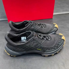莆田 NB MT10O 裸足靴メッシュ通気性カジュアルスポーツシューズ三宅一生薄底カップル多用途トレンディな靴
