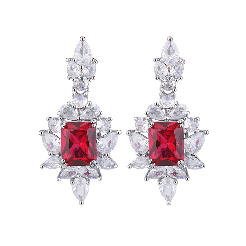 Otoño e invierno nuevo Zhuang Sheng joyería fondo de cobre chapado en oro simulación rojo corindón azul puntiagudo cristal pendientes principal piedra 8*10