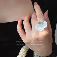 原创宫廷洛丽塔氛围感云雾之花戒指手工编织贝壳片水晶串珠指环女