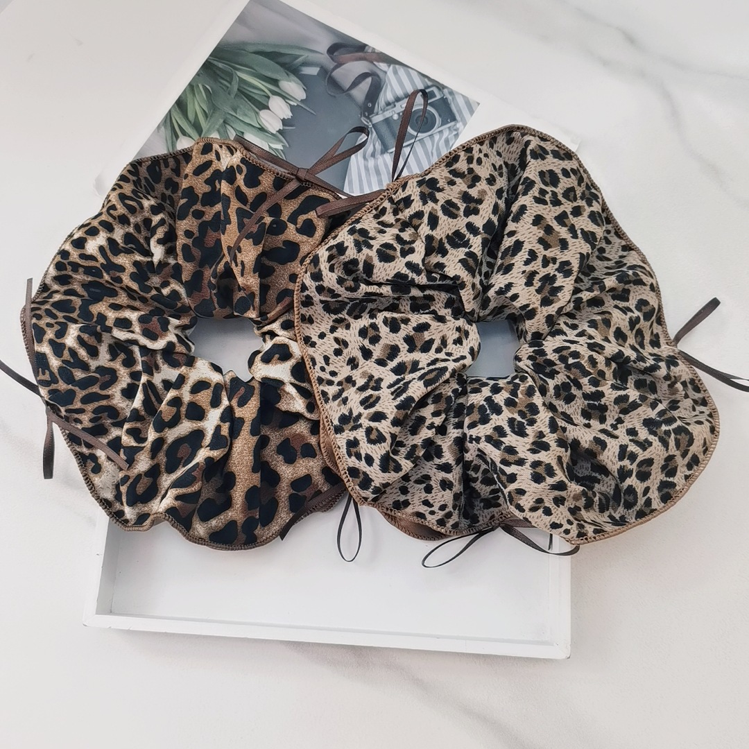 Leopard Print Scrunchie For Hair Buns And Ponytails Retro Style_voghion.com