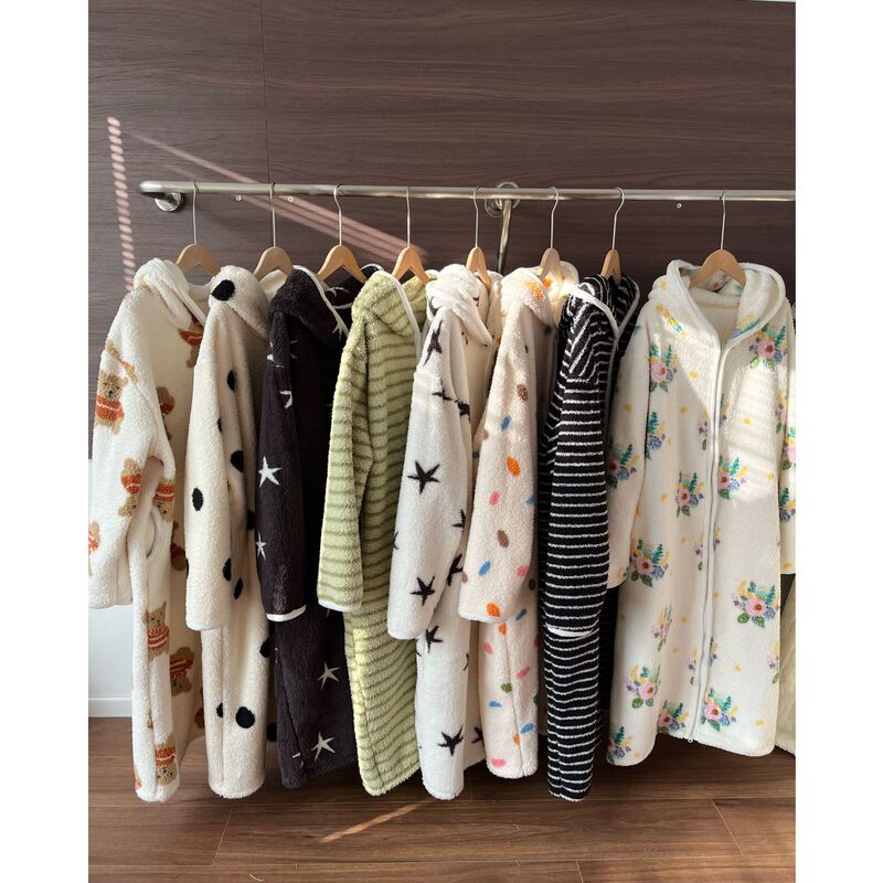 [Real Shot] Hongmu Walking Quilt Stripesd Coral Velvet Pajamas for Women Thickeneded Warm Home Clothes Nightgown Hooded