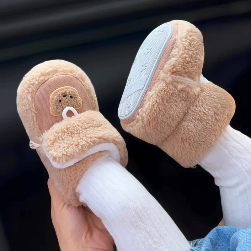 Зимняя утолщенная новорожденная детская обувь для малышей с мягкой резиновой подошвой, чтобы согреться 0-1 год противоскользящая и бархатная хлопчатобумажная обувь