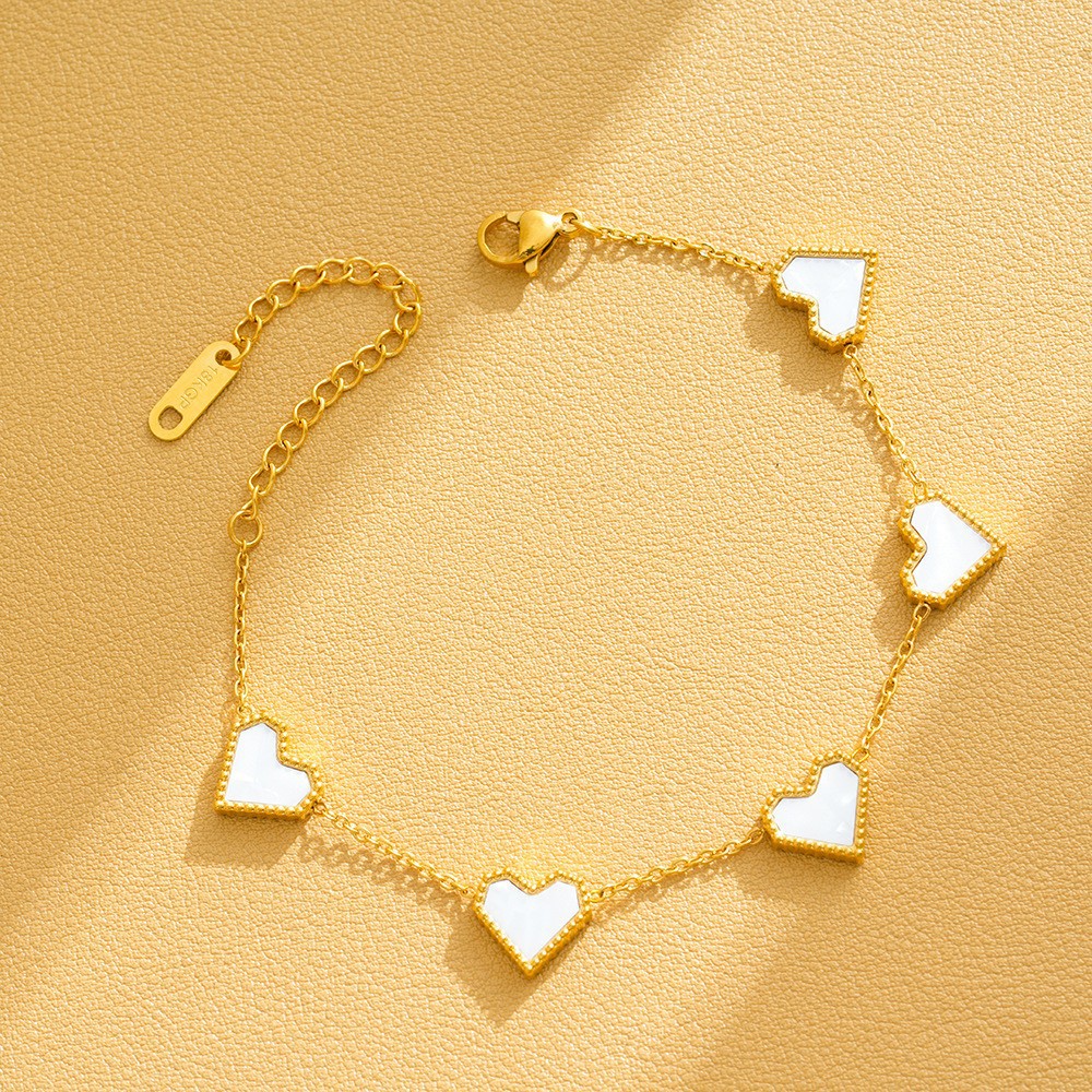 Pulsera de trébol de acero titanium vendedora caliente transfronteriza europea y americana con incrustaciones de concha pulsera colgante pulsera de diseño avanzado sin desvanecimiento al por mayor