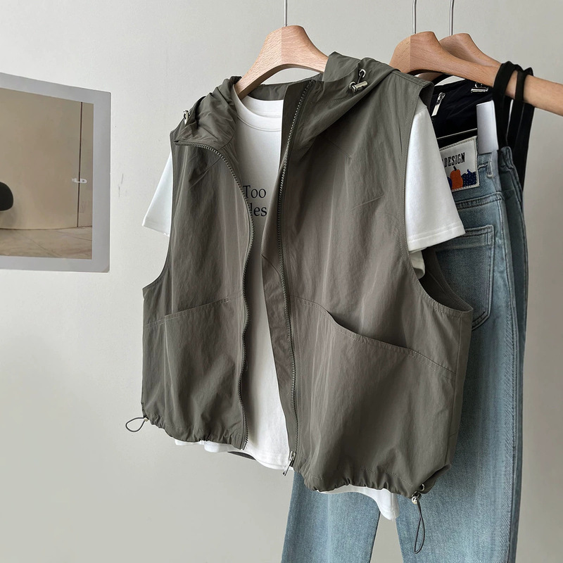 Korean-style retro hooded vest with large pockets, a versatile spring new arrival for women, perfect for layering, and a trendy sleeveless zip-up jacket