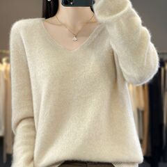秋冬の新型ウールのセーターの女性の一線は羊の絨毯のv字の襟のセーターのプルオーバーのニットのウールの底のシャツになります。
