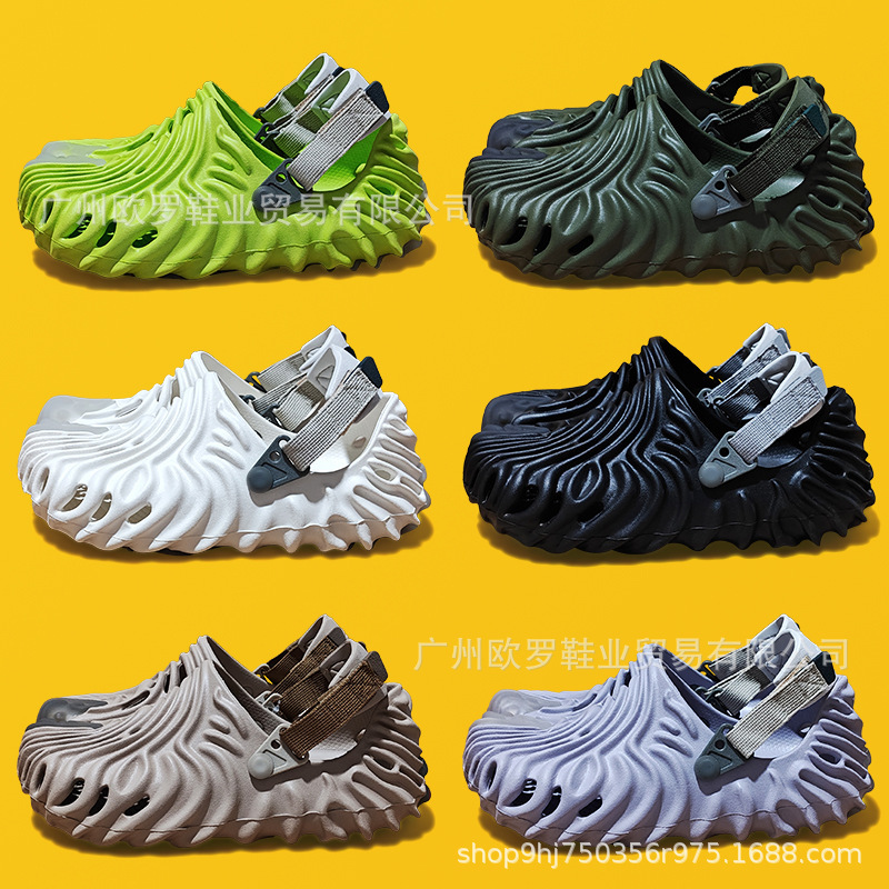 2026 New Model Fingerprint Perforated Shoes for Men, Casual Flat Non-Slip Outdoor Sandals, Couple Beach Shoes, Closed-Toe Slippers