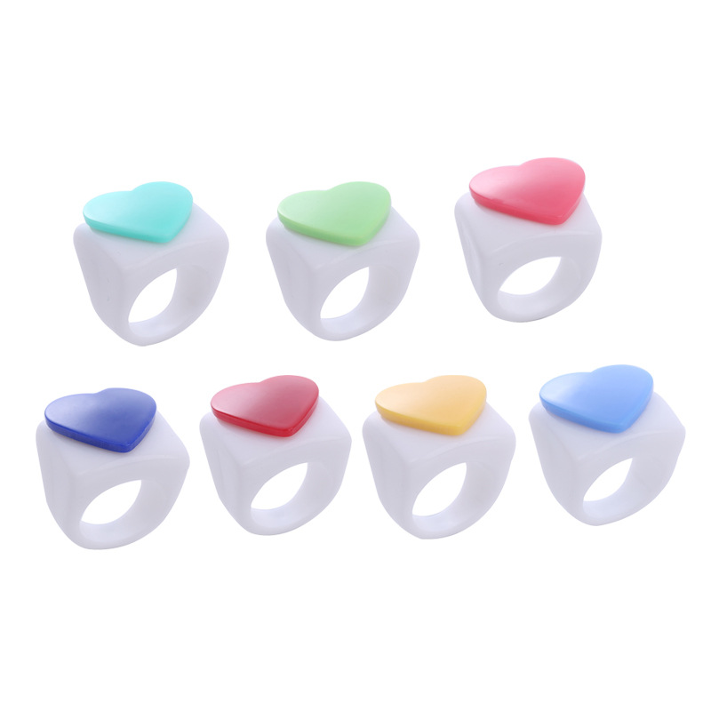 Fashion Heart Arylic Resin Unisex Rings display picture 1