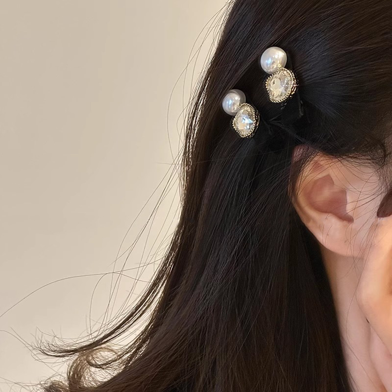Mujeres Elegante Moda Geométrico Aleación Franela Embutido Perlas Artificiales Diamantes De Imitación Pinza Para El Cabello display picture 1