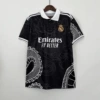 23/24 Реал Мадрид — чёрный с белым воротником