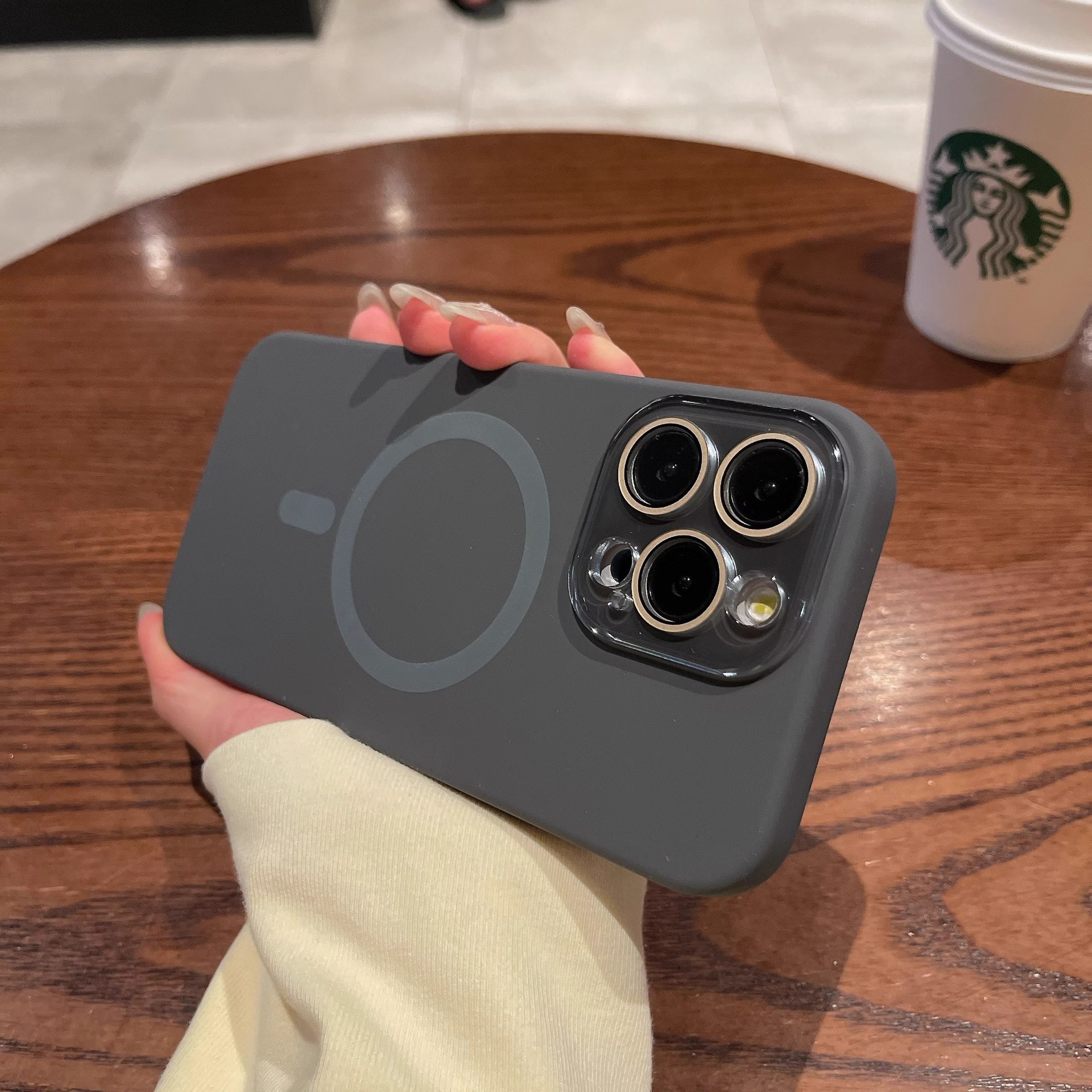 Ventana pequeña de color sólido simple succión magnética para iPhone 16ProMax funda para teléfono móvil 14 Apple 15 hombres y mujeres 13 todo incluido