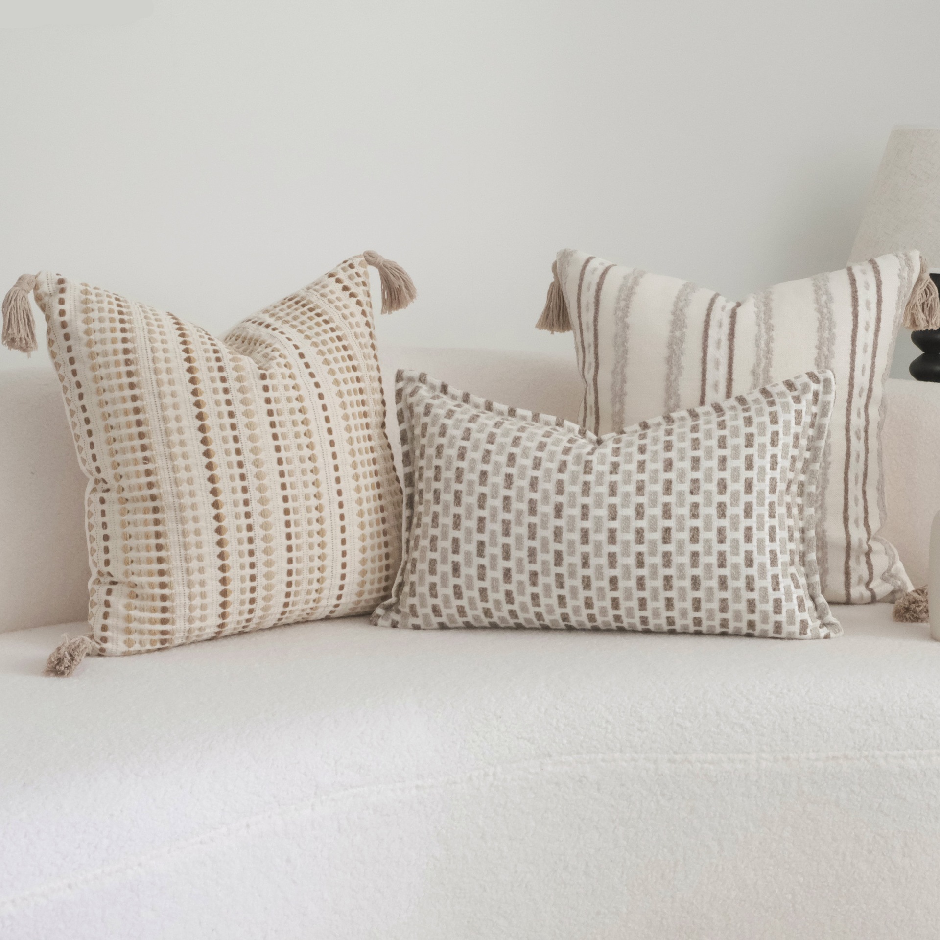 Vacation Style Tassel Pillow, Wabi-Sabi Style Pillow, B&B Soft Decoration Cotton and Linen Cushion, Antique Style Model Room Waist Pillow