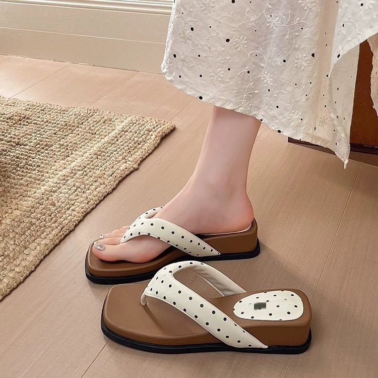 Retro viento pequeño ondulado punto de flip flops mujeres 06 muffin de verano fondo grueso para usar zapatillas casuales