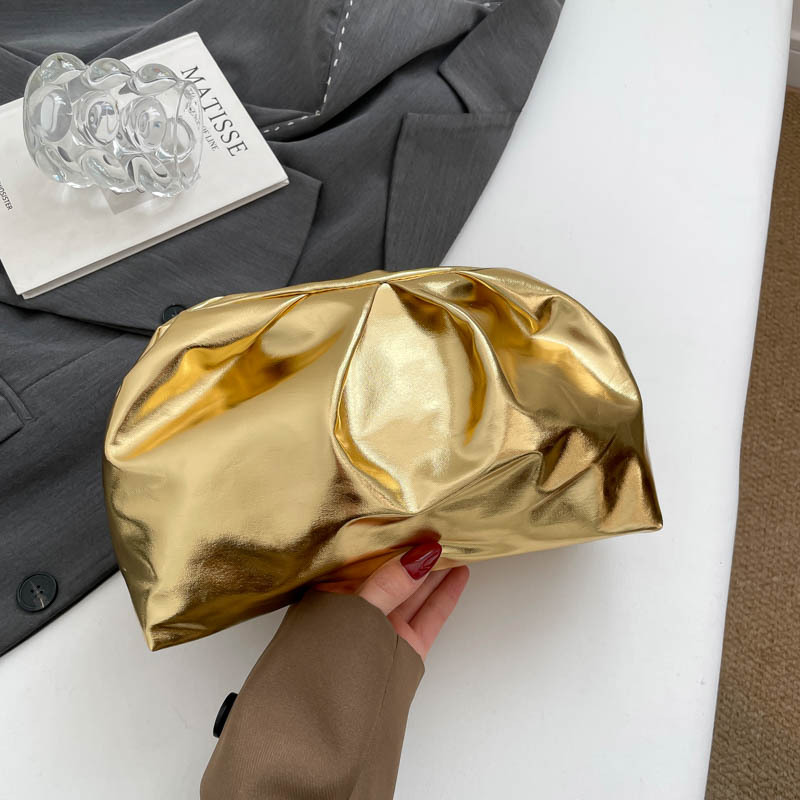 2025 bolsas de nubes plegadas de alta calidad bolsas de bolsas de bolsas de brazo nuevas bolsas de bolsas de moda casuales de hombro de mano de mujer