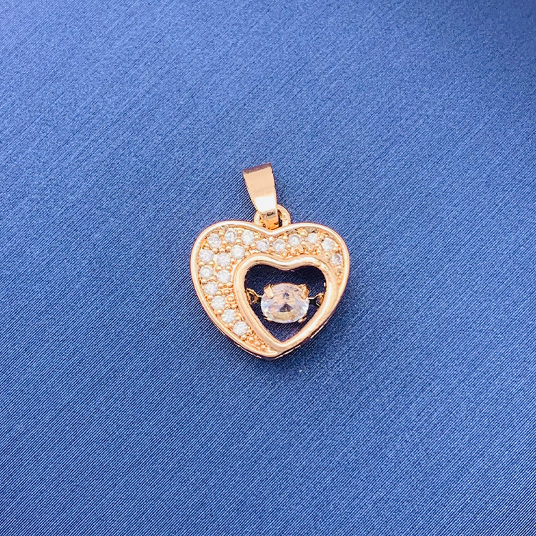 百種類のペンダントは心のままにファッションの経典を配合します。カップルの美しいペンダントは親友のアクセサリーを送ります。