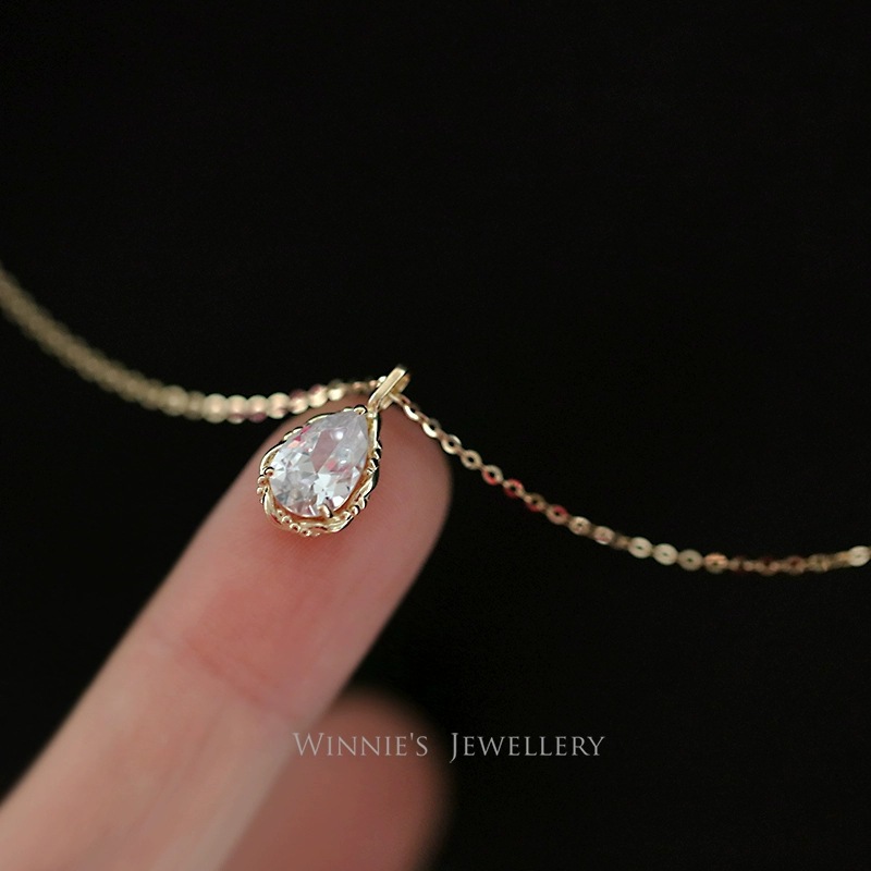 Summer's new favorite is her 925 sterling silver-plated K-gold luxury retro atmosphere water drop zirconium diamond pendant