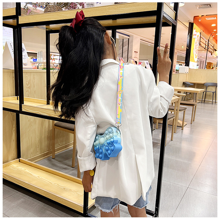 Women's Silica Gel Gradient Color Bow Knot Cute Square Zipper Crossbody Bag display picture 4