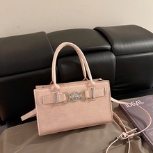 ��������С����Ů�߼���ʯ�^�y�P���¶˼ͬ����˰����μ�б���