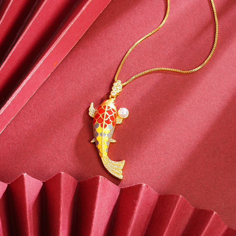 Colgante de koi azul quemado con diamantes de oro de arena vietnamita para mujeres