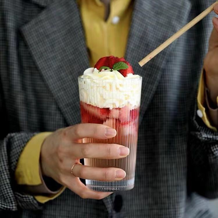 Strip vertical simple con tapa de paja taza de agua de alto valor de aire taza de café de leche taza de bebida taza de café helado