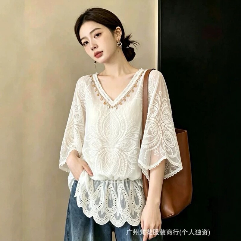 V-neck hollow-out lace shirt for women, summer thin shirt, stylish plus-size top for plus-size women, high-end light luxury blouse