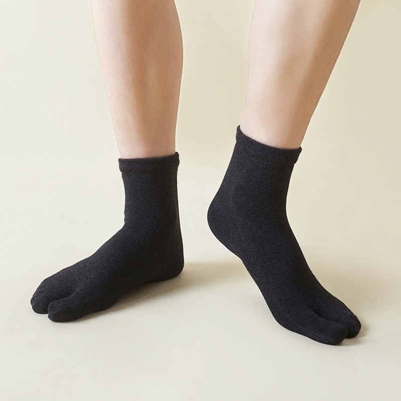 Men's Two-finger Socks Autumn and Winter with Solid Color Cotton Toe Socks Sweat Absorbing Breathable Sports Short and Mid-barrel Two-finger Socks