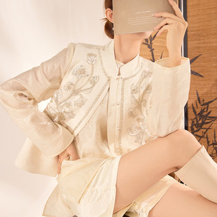 早春款女装套装