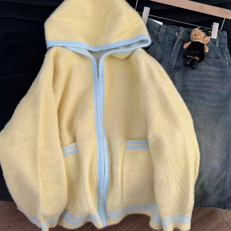 Korean-style, soft and gentle, milky yellow hooded sweater coat for women, new autumn/winter collection, loose and relaxed fit, knitted zip-up cardigan Korean-style, soft and gentle, milky yellow hooded sweater coat for women, new autumn/winter collection, loose and relaxed fit, knitted zip-up cardigan