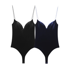 �羳�W��Ů�b���R�d2025�ﶬ�߼��Еr�����e�Ը��@�����Z�q�����B