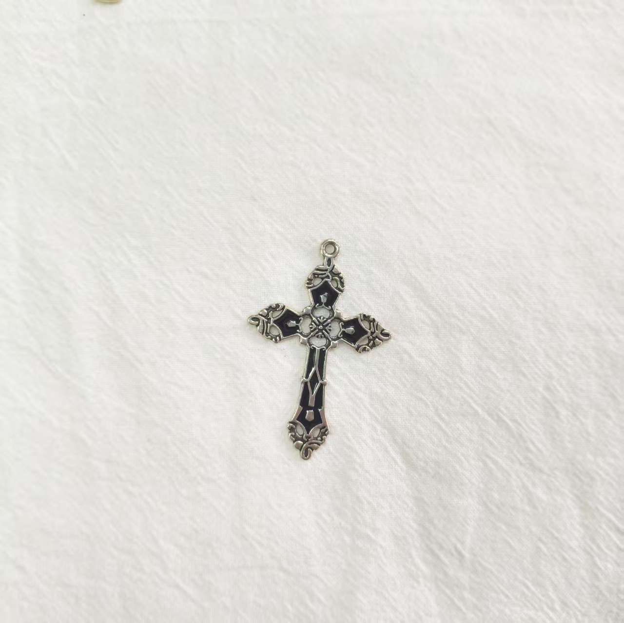 Thin jewelry accessories retro ancient silver ancient rattan pattern cross men's jewelry clothing sweater chain pendant wholesale
