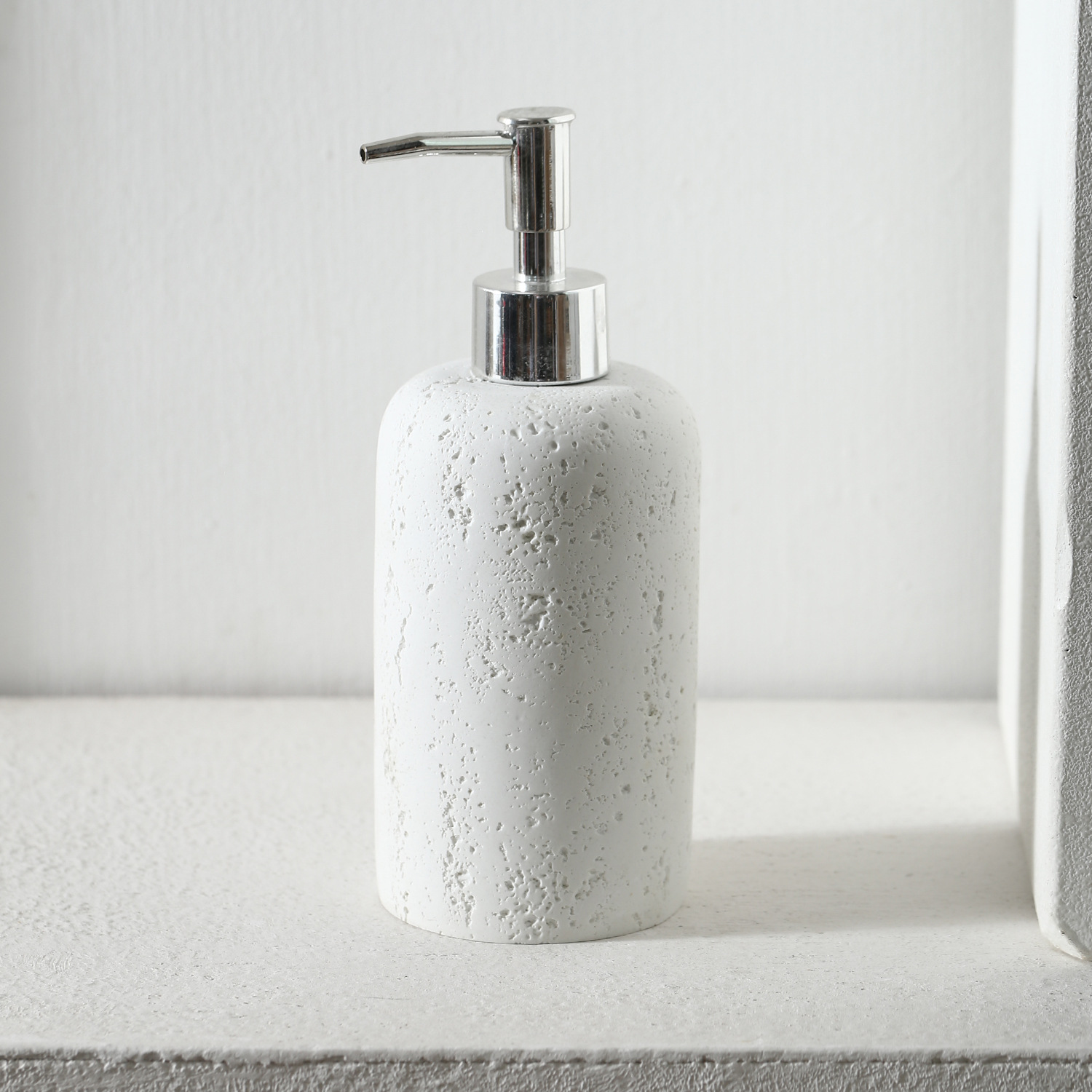 Túnel de viento silencioso almacena siete conjuntos de tazas de enjuague bucal, soporte de cepillo de dientes, botella de emulsión, botella de fragancia, bandeja de jabón, mesa de lavado