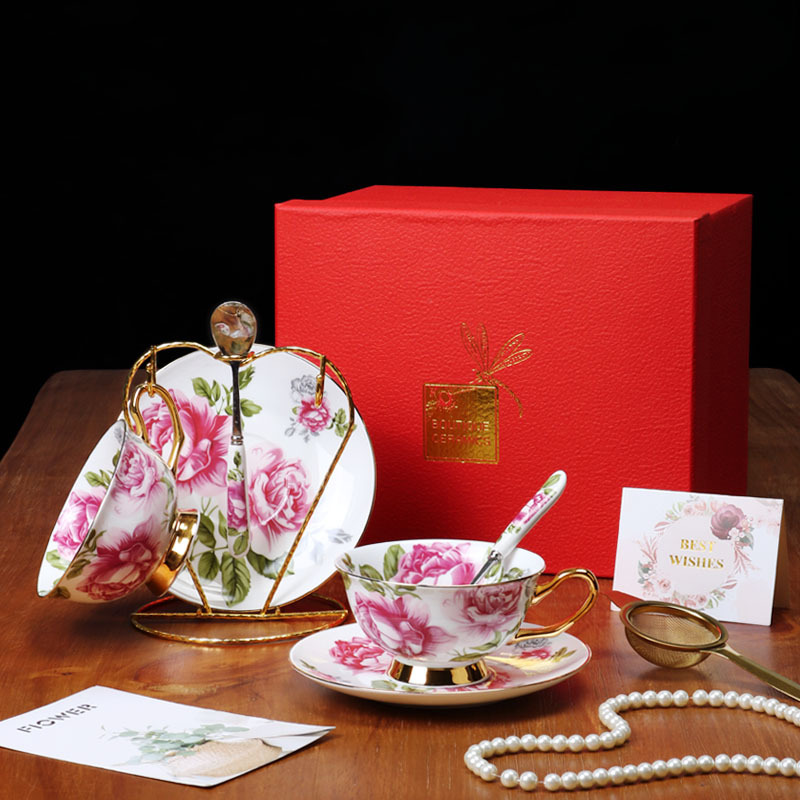 Estilo europeo de lujo ligero hueso China taza de café y platillo traje británico juego de té de la tarde de alta gama exquisita taza caja de regalo al por mayor