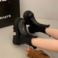 批发英伦风复古切尔西短靴2025新款PU粗跟厚底烟筒靴圆头马丁靴潮