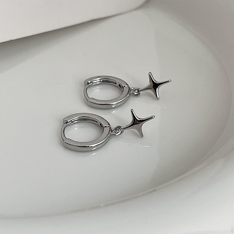 Mini orecchini a clip a stella croce per donna e uomo stile stud_voghion.com