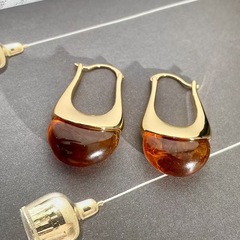 ハイエンド、多用途、パーソナライズされたシンプルなイヤリング、ハンドバッグ、ファッショナブルなイヤリング、ファッショナブルなレトロなコーヒー色の樹脂イヤリングアクセサリー