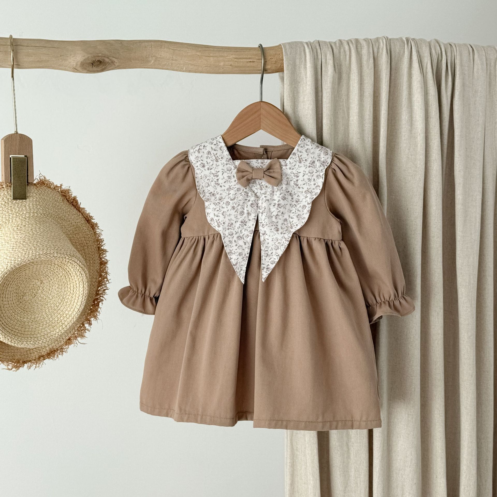 Khaki floral collar