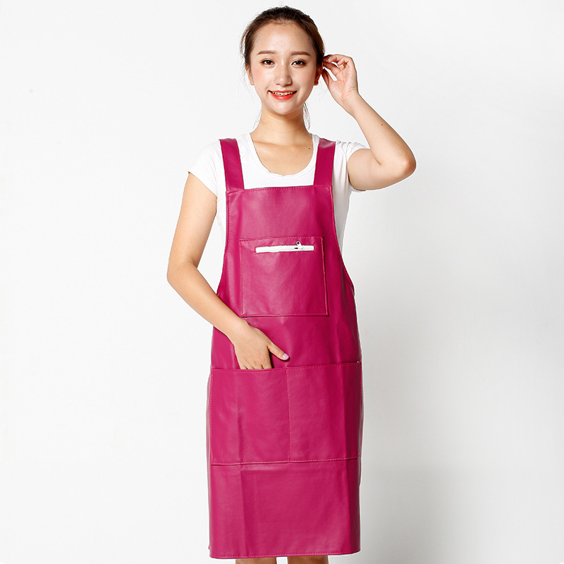 스트랩이 달린 로즈 가죽 앞치마