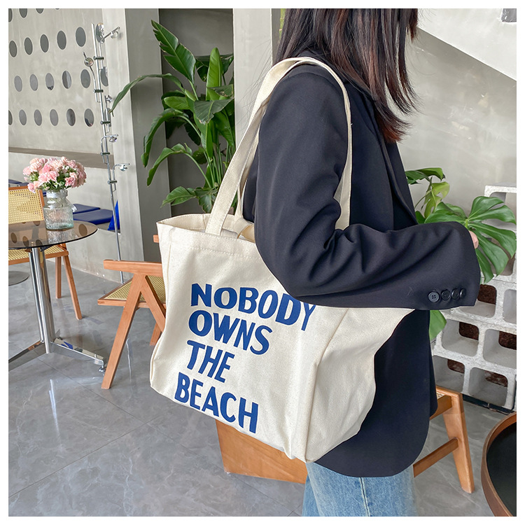 A large-capacity, sturdy Japanese-style canvas bag for women, a new 2022 simple bento handbag for girls to go to work undefined