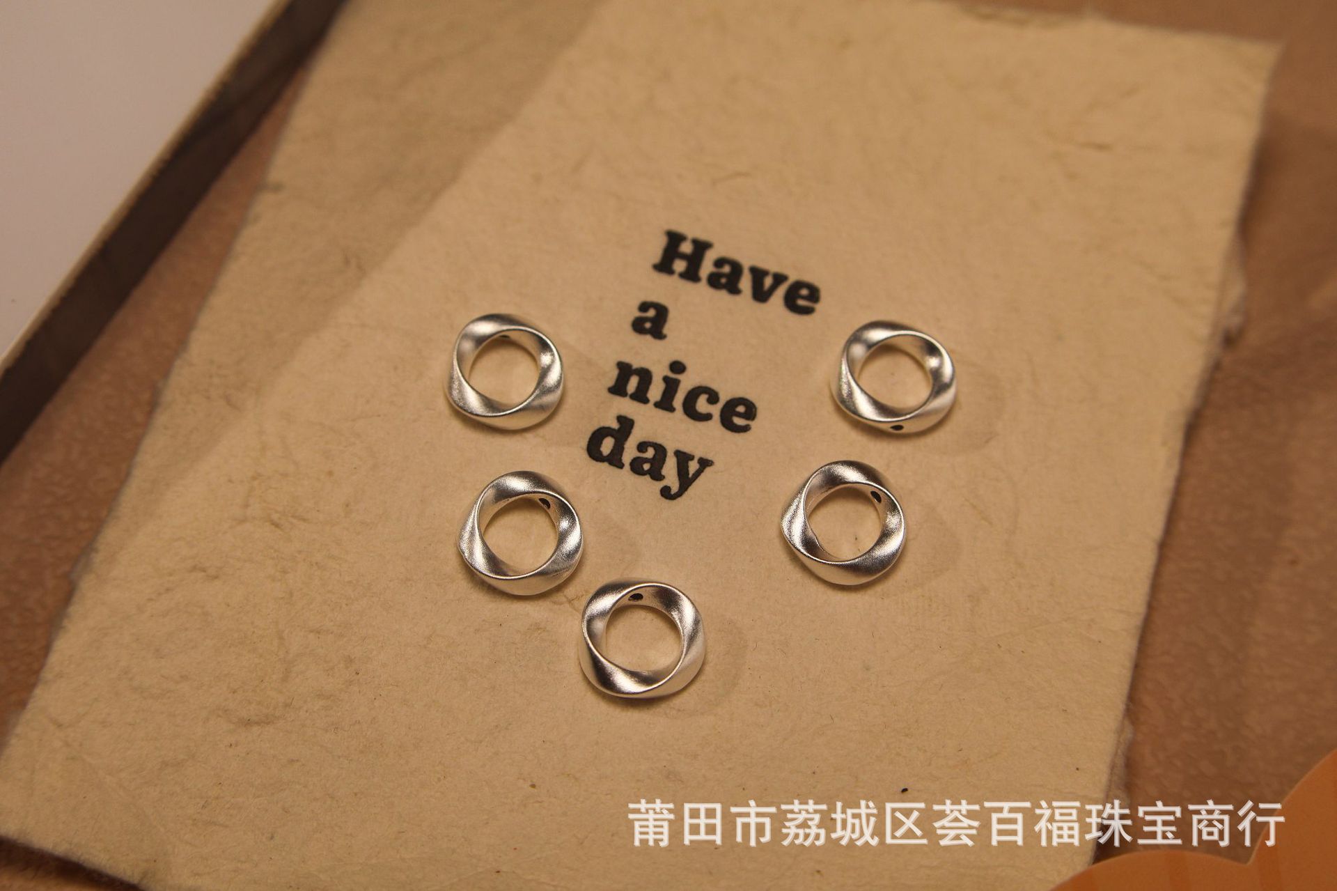 Pure silver s999 Möbius 3D hard silver accessory, hollow fashion niche light luxury ins handmade silver spacer bead accessory