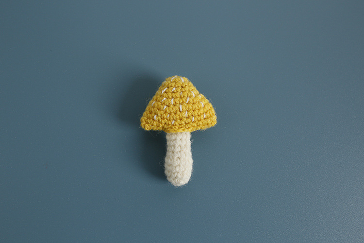 Casual, Daily Occasion yarn Material Cute Pin Mushroom Yarn Knitting Women's Brooches 1 Piece