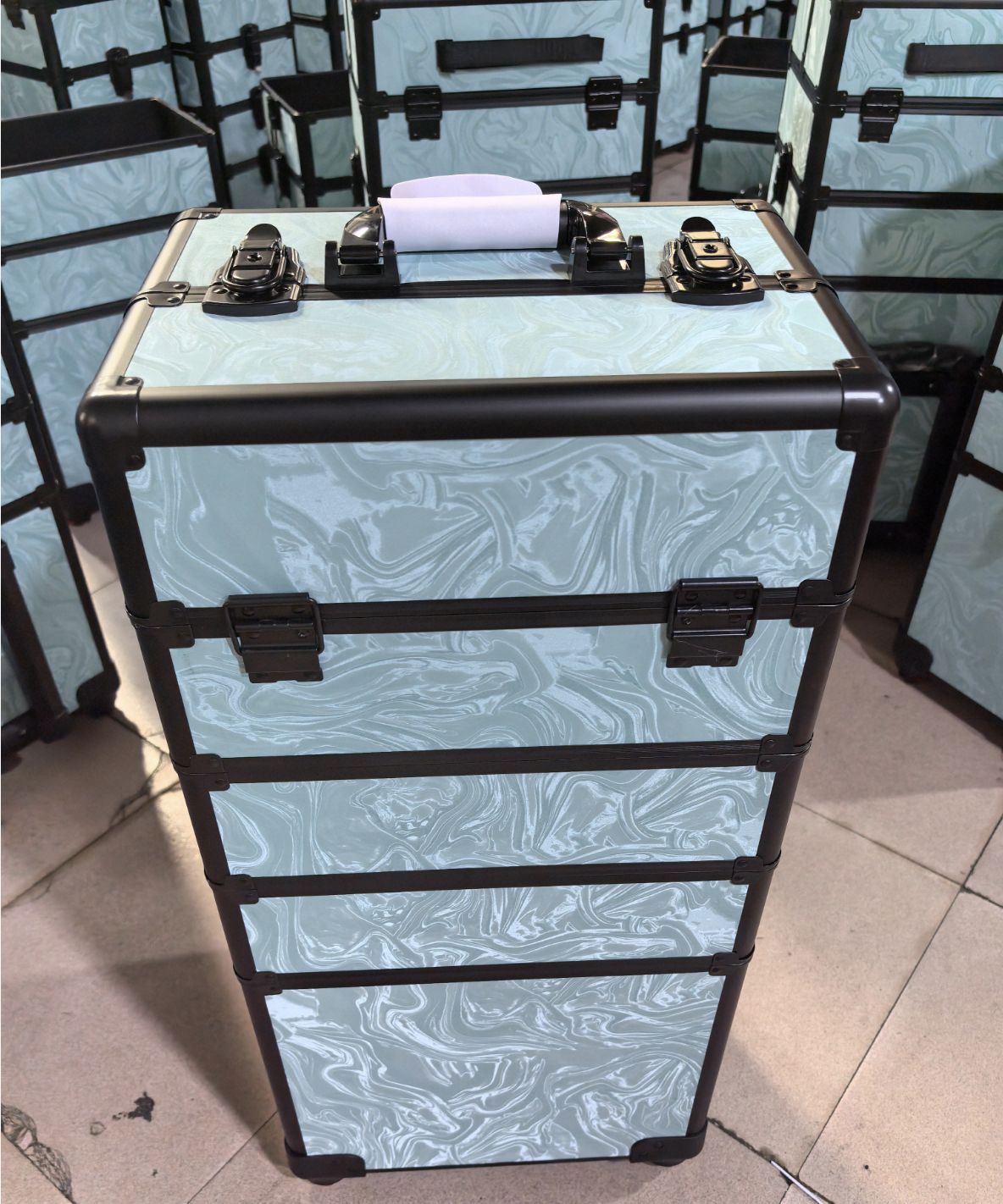 En stock profesional de maquillaje de uñas carro cosmético caso de maquillaje caso de gran capacidad conveniente universal rueda tatuaje bordado Caja de Herramientas