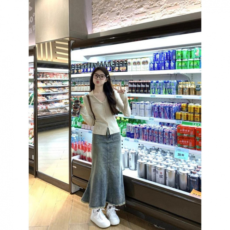 French-Style Lapel Long-Sleeve Knitted Cardigan for Women, Autumn 2025 New Niche Design, Slim-Fit Base Short Top French-Style Lapel Long-Sleeve Knitted Cardigan for Women, Autumn 2025 New Niche Design, Slim-Fit Base Short Top