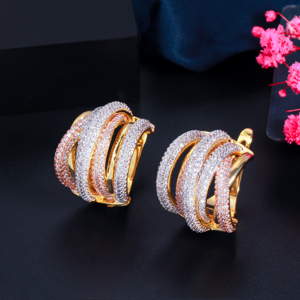 Fashion U Shape Copper Inlaid Zircon Gem Earrings display picture 5