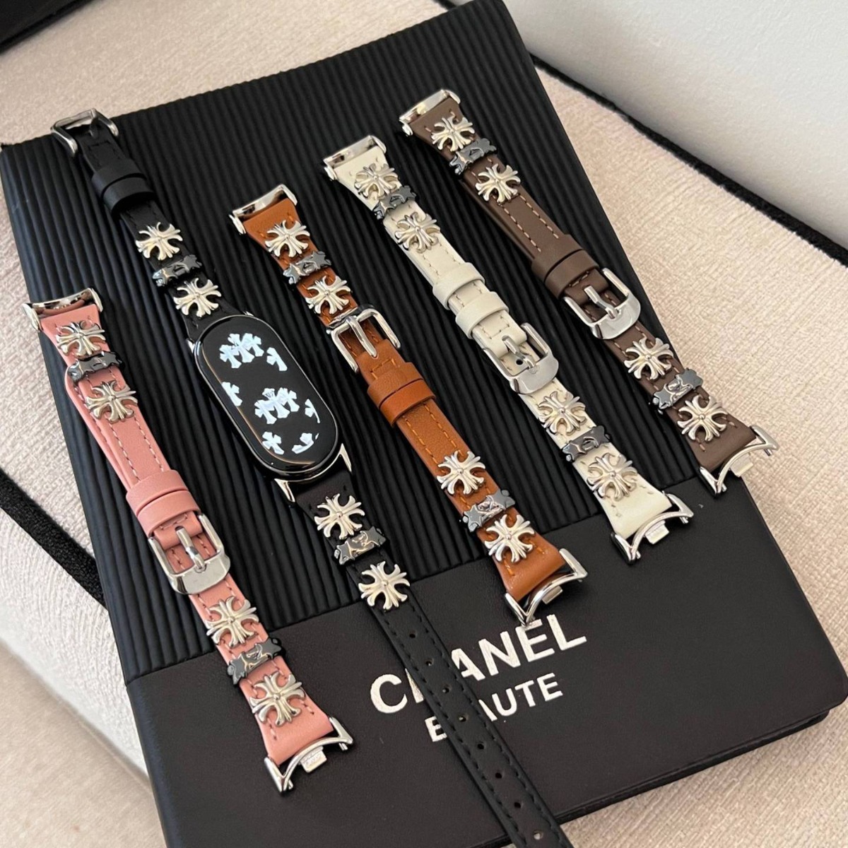 Crow Heart Leather Strap Suitable for Apple Iwatch23456789S10 Watch Wrist Strap Apple Watch Strap