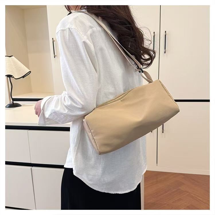 Nylon Large-Capacity Bag for Women, Lightweight Sports Style, New Trendy Fashion, Casual Versatile Single-Shoulder Underarm Soft-Sided Crossbody Bag
