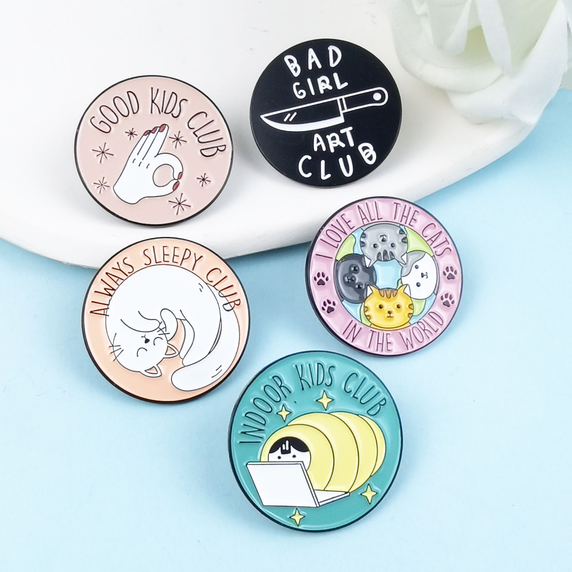 Personalidad humor broche inglés dibujos animados lindo patrón aleación insignia redonda accesorios de pin fijo spot transfronterizo