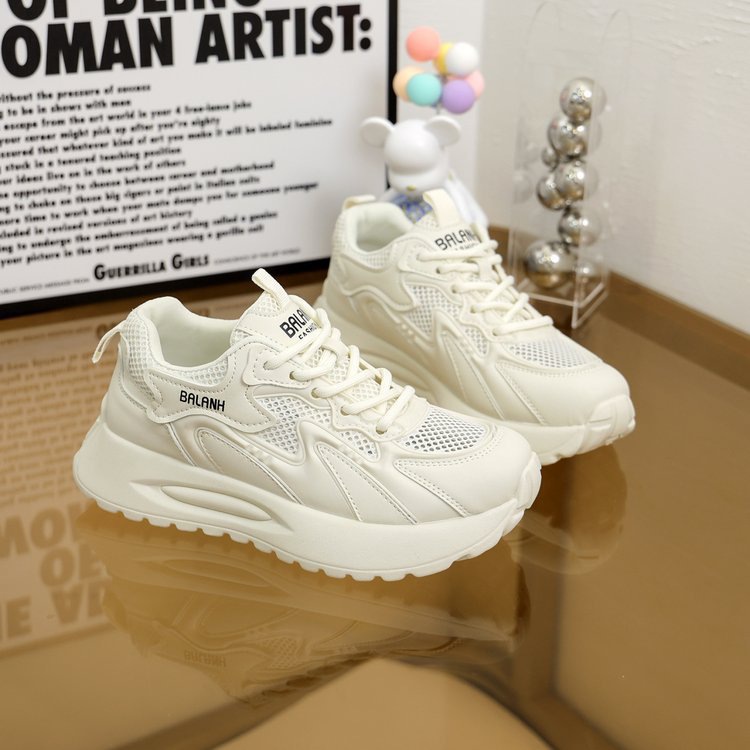 Trendy White Sneakers 2024 Summer New Breathable Soft Sole Running High-End Dad Shoes For Women_vogvips.com