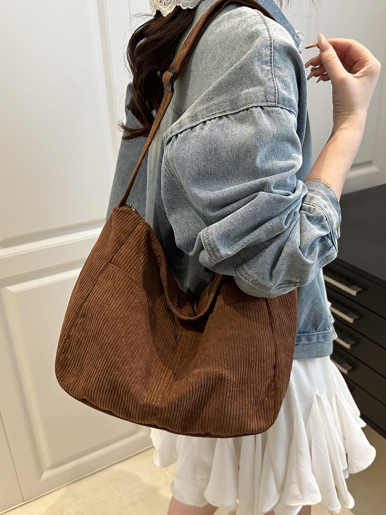 Casual and Simple Large-Capacity Corduroy Shoulder Bag 2025 New Niche Crossbody Bag Tutoring Bag Commuter Tote Bag